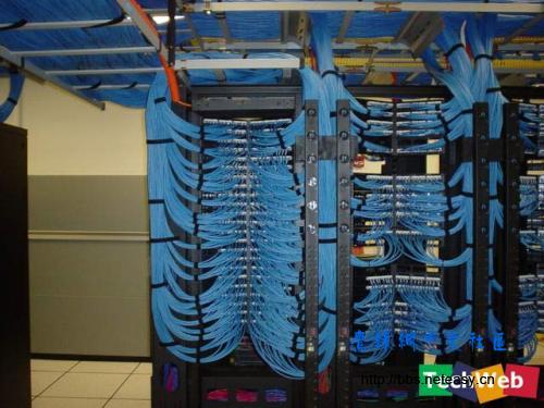 电源线槽和弱电线槽之间的距离应保持至少5厘